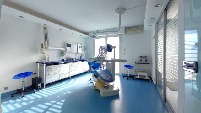 Cabinet dentaire à vendre(murs, patientèle et matériel)